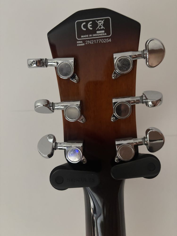 Sire Larry Carlton H7 VS + Thomann Case