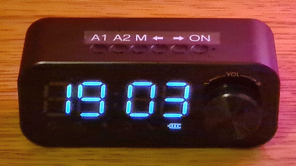 Rádio Relógio Despertador Bluetooth 5.0 como NOVO!