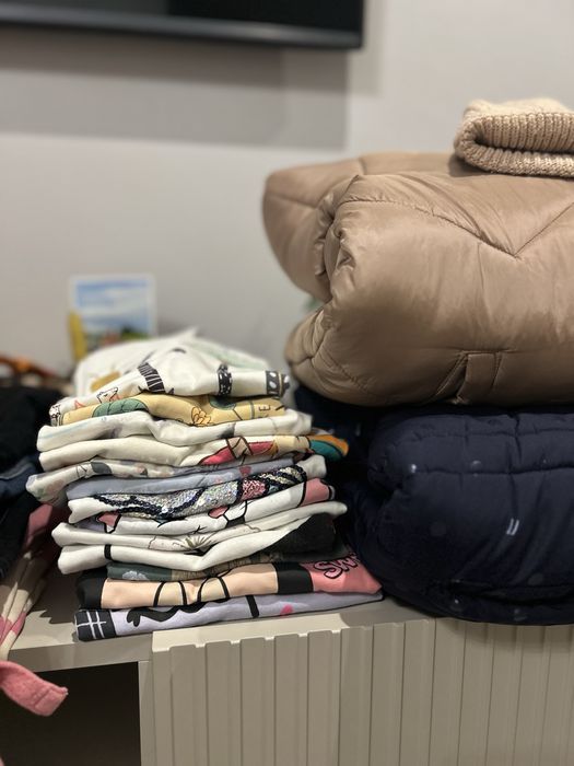 Ubrania dziewczynka 128cm kurtka zimowa buty zimowe i jesienne