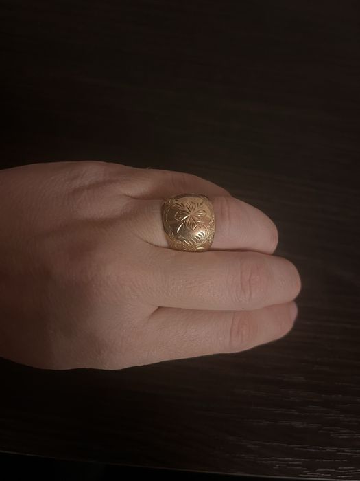 Золота каблучка ручної роботи