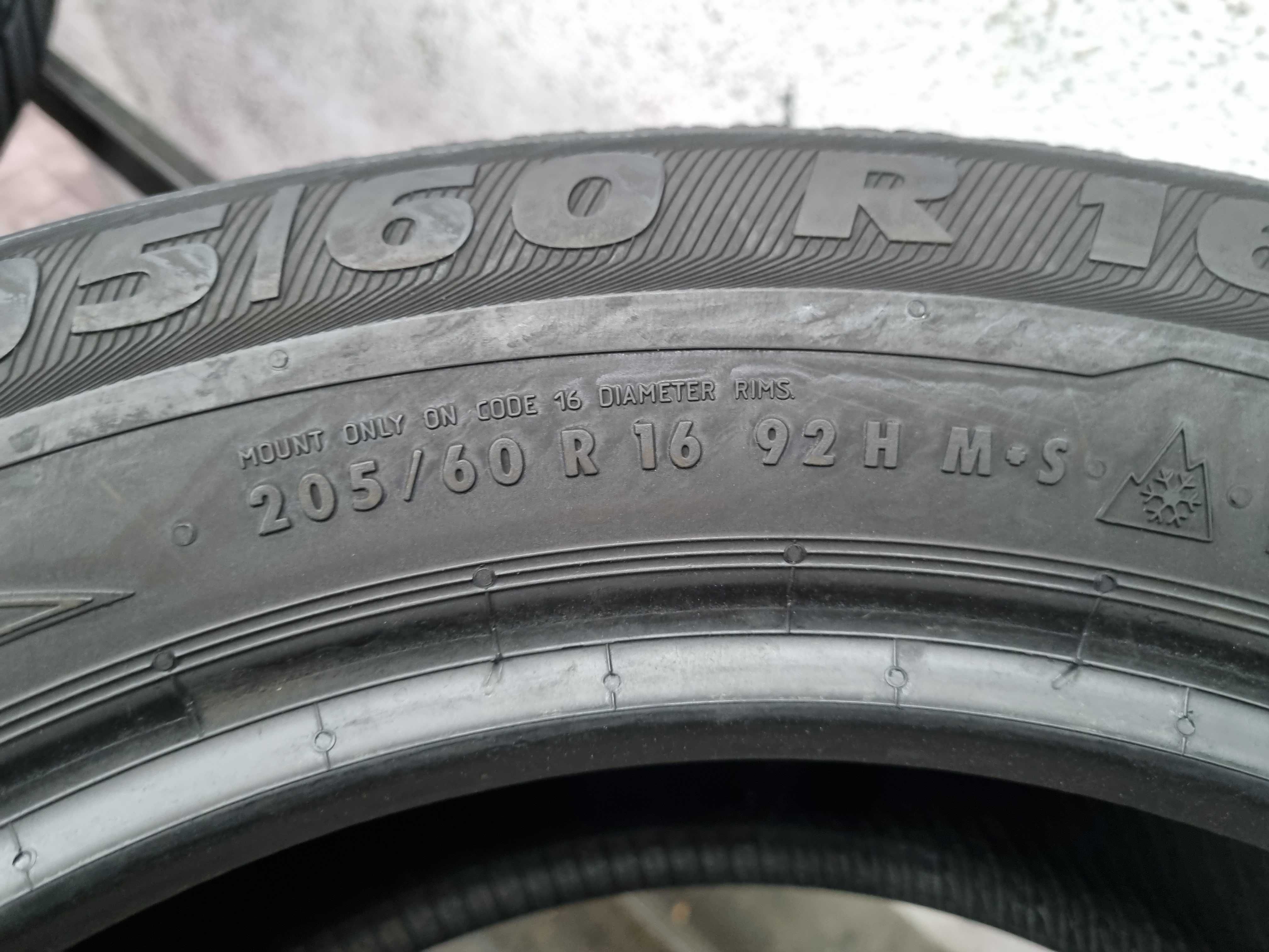 205/60/16 92H Semperit Master Grip 2 Dot.2718R
