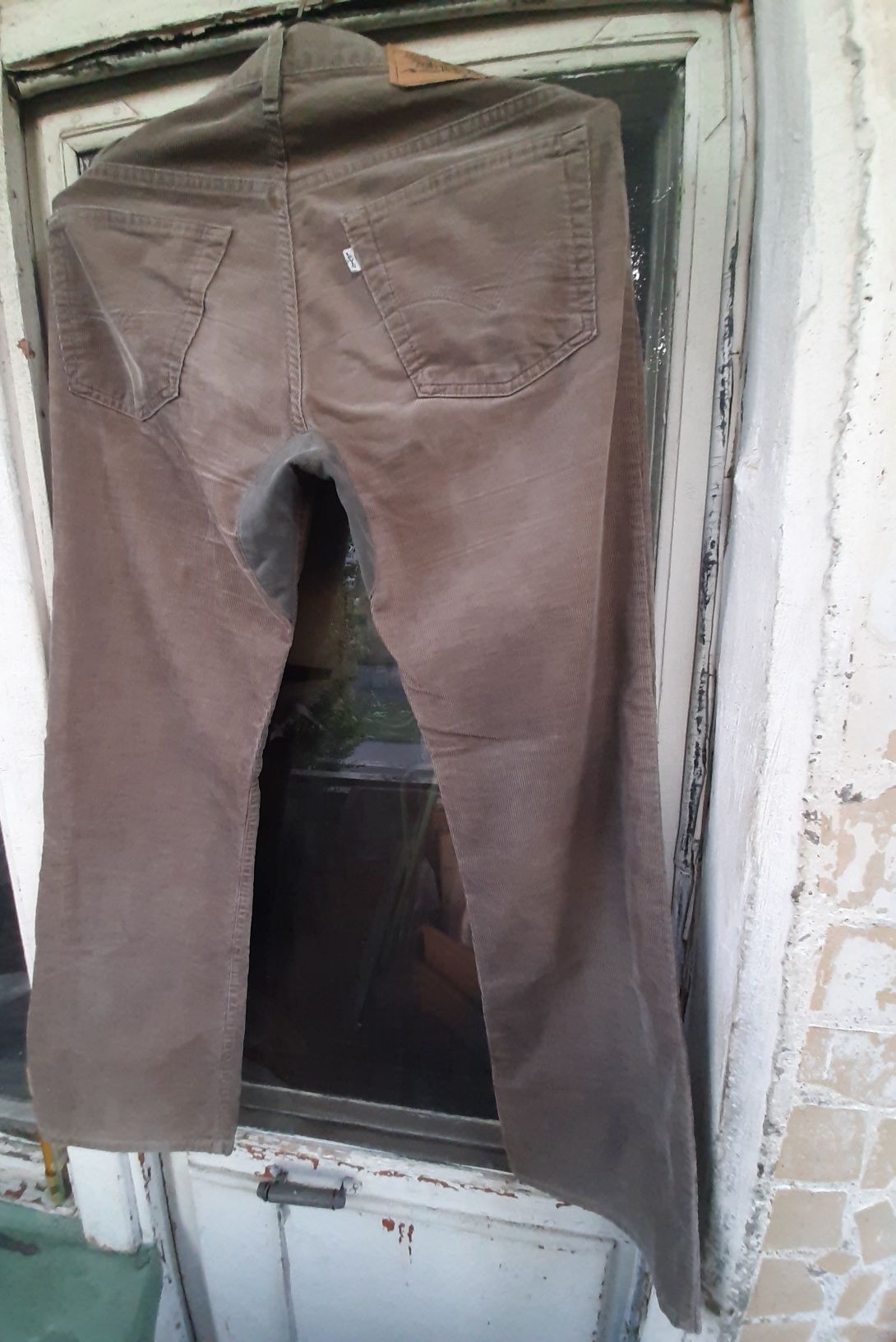 Брюки Levi's. Вельветові.