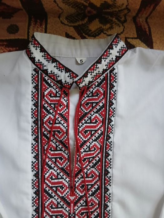 Продам вишиванку на хлопчика 10 років