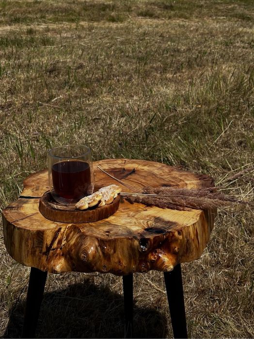 Столик кавовий (приліжковий) зі слебу з епоксидною смолою