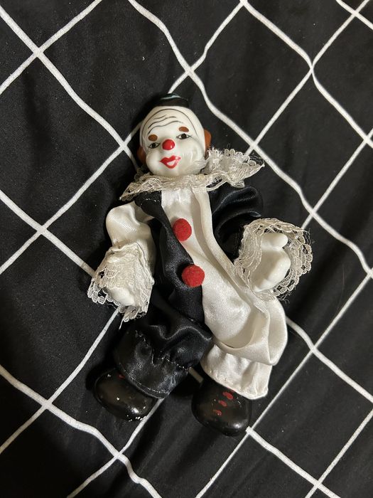 Фарфоровая кукла клоуна