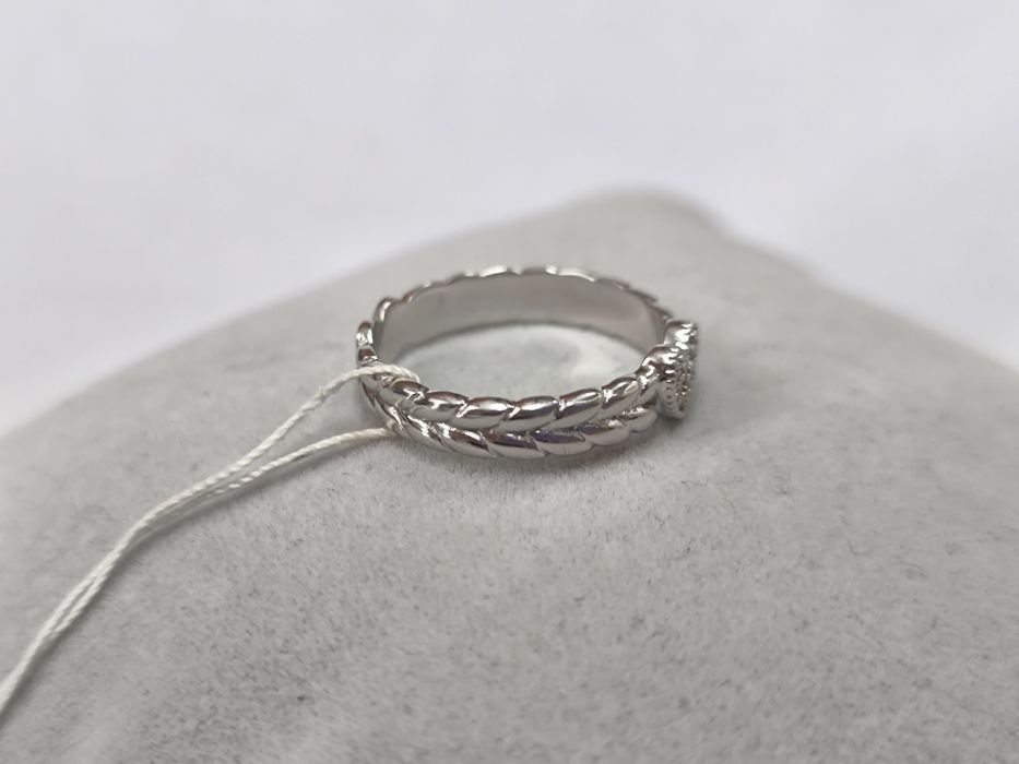 Кольцо золотое белое 17 Сердечко