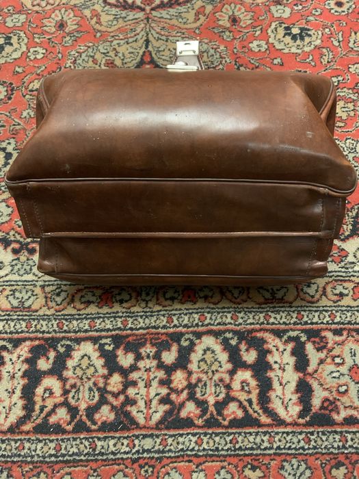 Продается кожаный ретро портфель в отличном состоянии