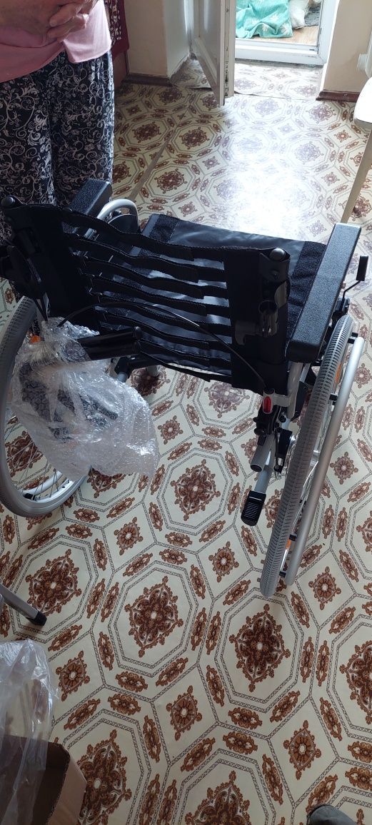 Инвалидная коляска новая в коробке