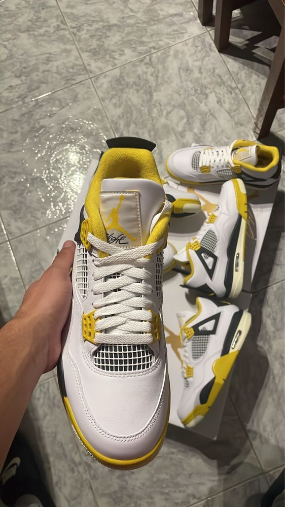 Air Jordan 4 Vivid Sulfur