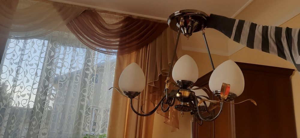 Люстра стельова на 4 лампи