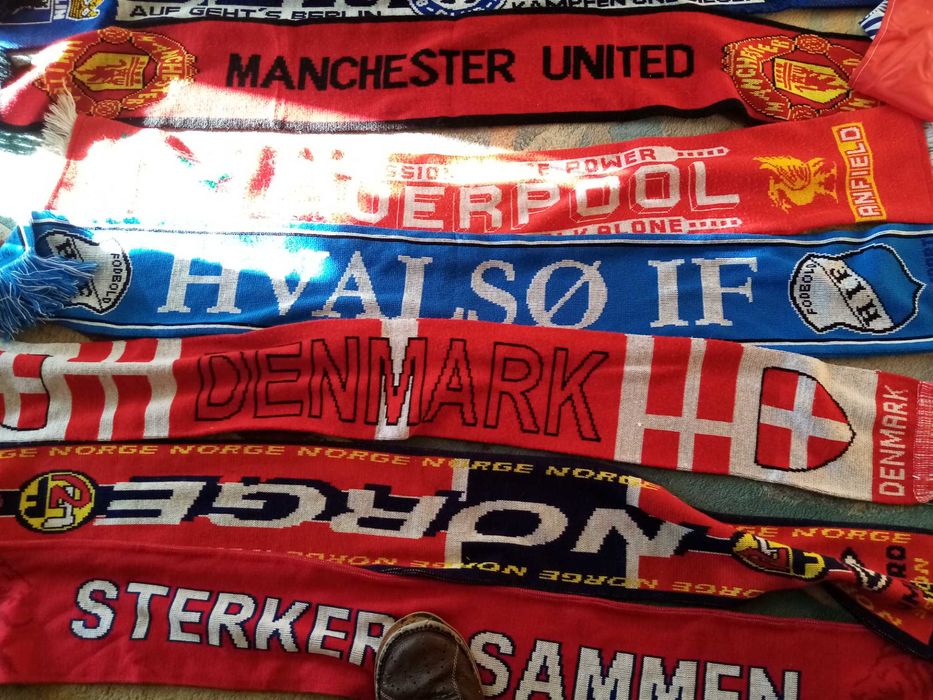 Szaliki 10 szt Liverpool man utd Berlin gadżety flagi kubek Francja