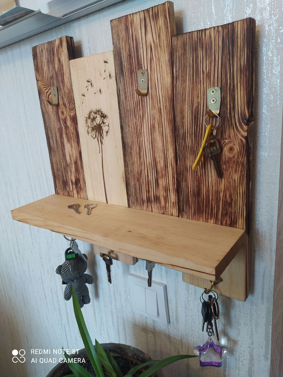 Ключница деревянная настенная с гравировкой, подарок