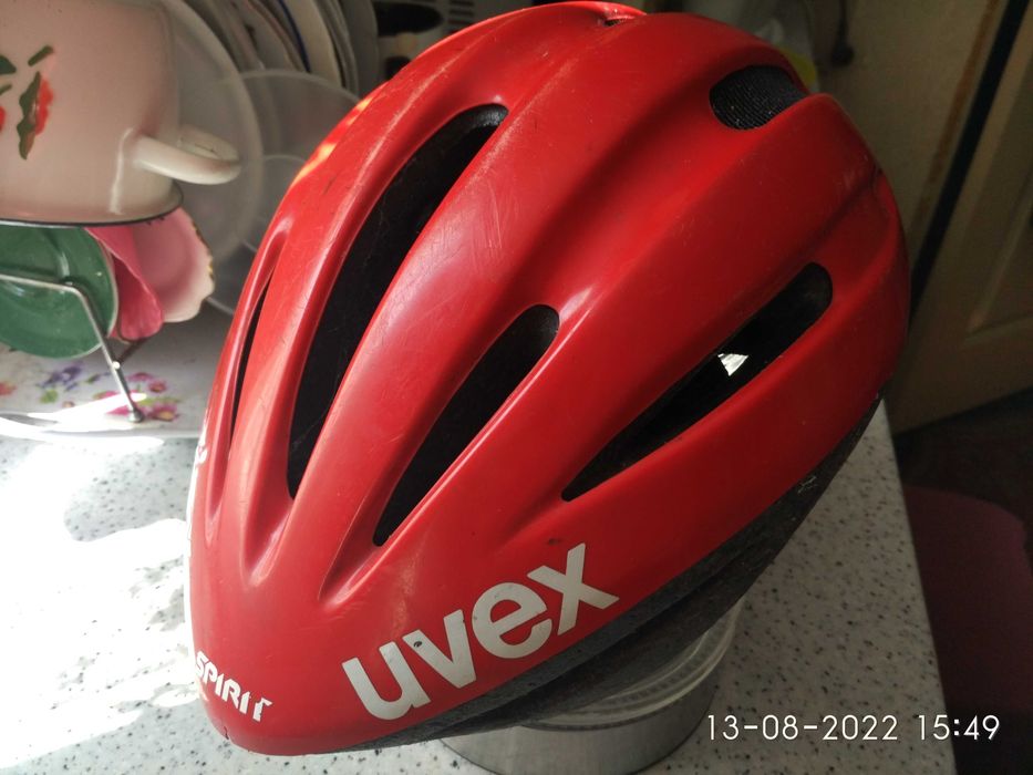 Фирменный качественный велошлем UVEX из Германии.