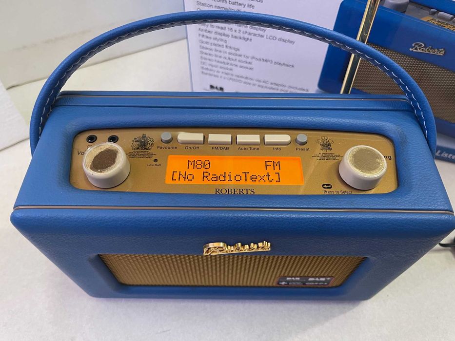 Rádio Roberts RD60, FM/DAB, estilo vintage, acabamento em pele