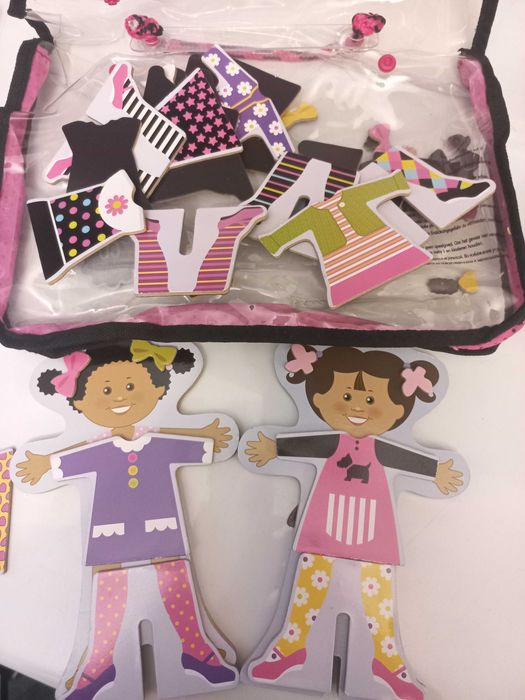 Drewniane magnetyczne dwustronne lalki do ubierania Melissa & Doug