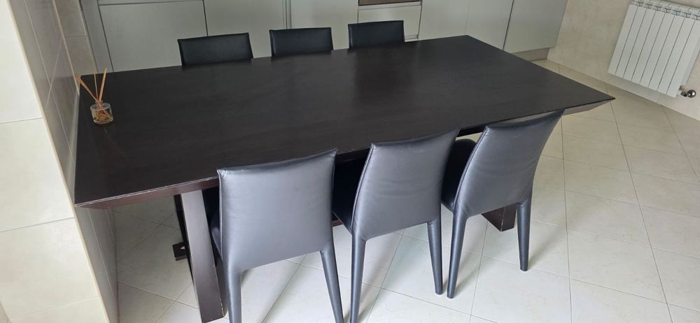 Mesa de madeira LEi Brasil 6 cadeiras de pele