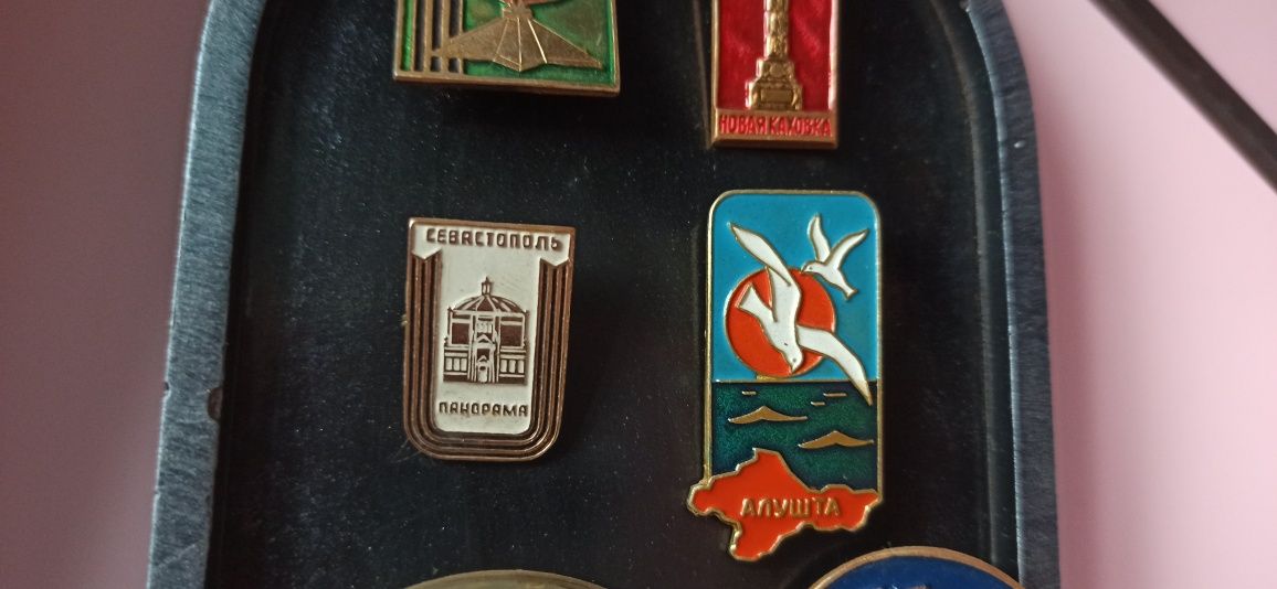 Значки СССР СРСР з назвами міст Херсон Донецк Алушта Керчь Севастополь
