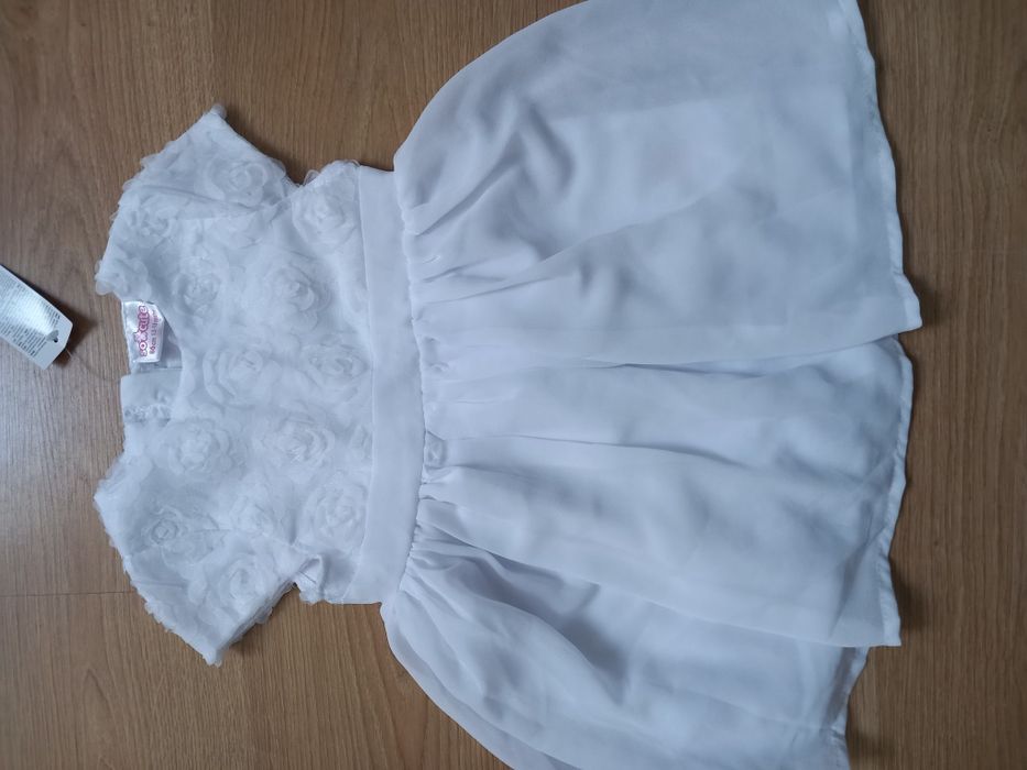 Nowa biała sukienka w różyczki 86 z metką na chrzest roczek