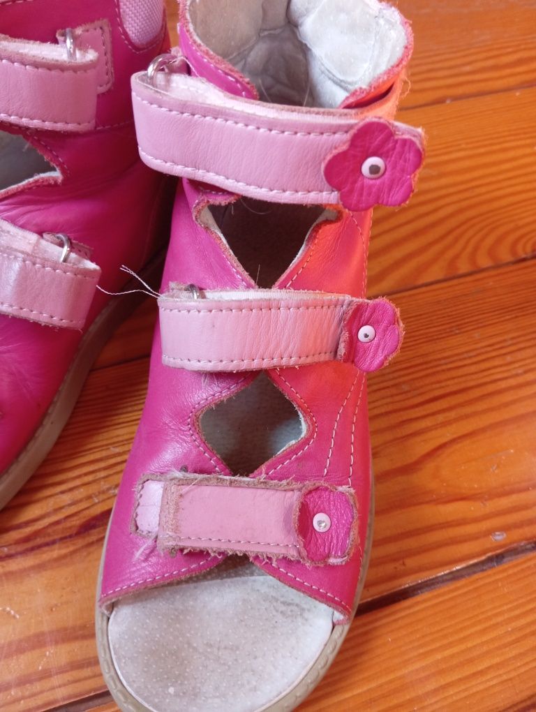 Buty kapcie ortopedyczne dla dziewczynki  Dawid rozmiar 33 ale większe