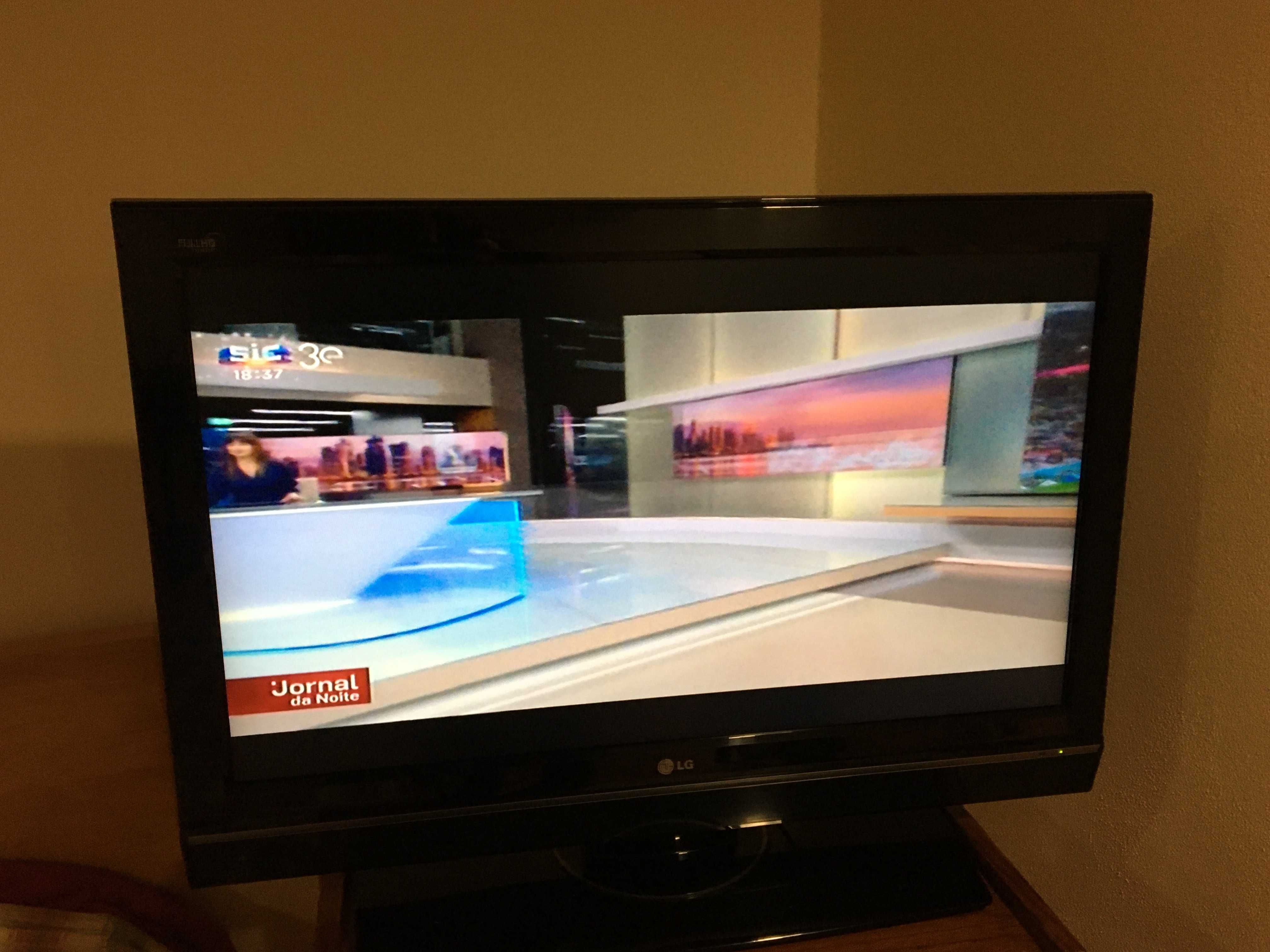 Televisão LG 37LF65 Full HD totalmente funcional 37"