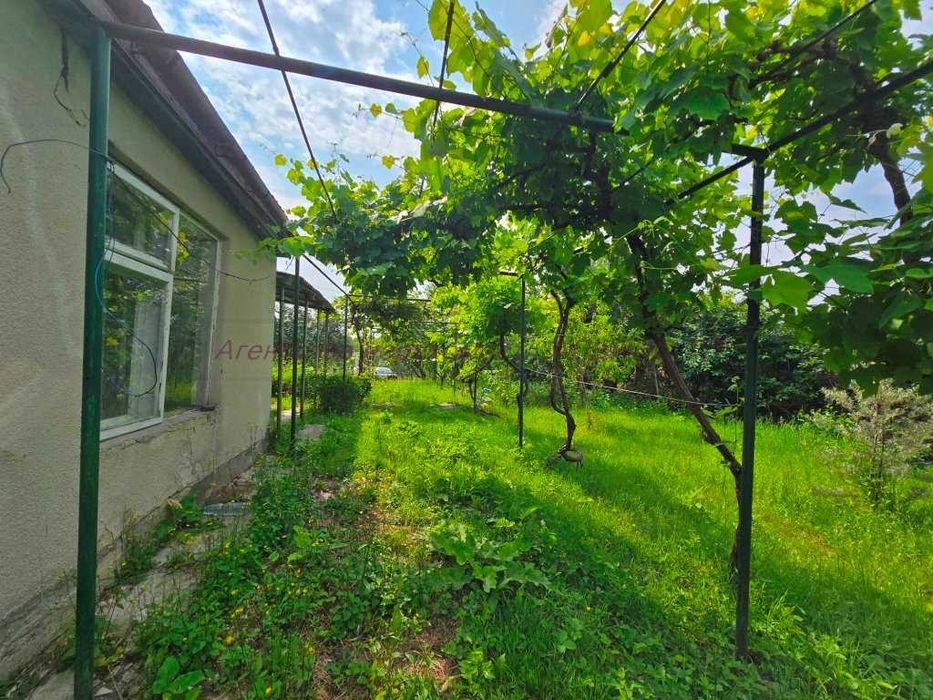 Будинок під реконструкцію  в с.Середнє над озером