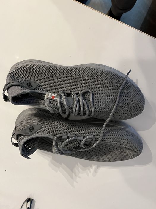 Nowe buty nieuzywane szare.