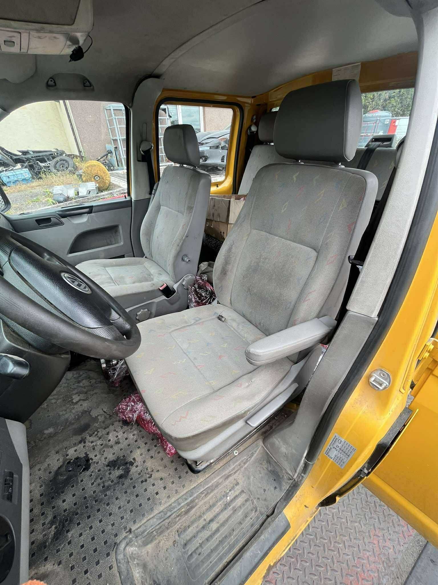 Volkswagen T5 2006r. 2.5 TDI 130KM BNZ części
