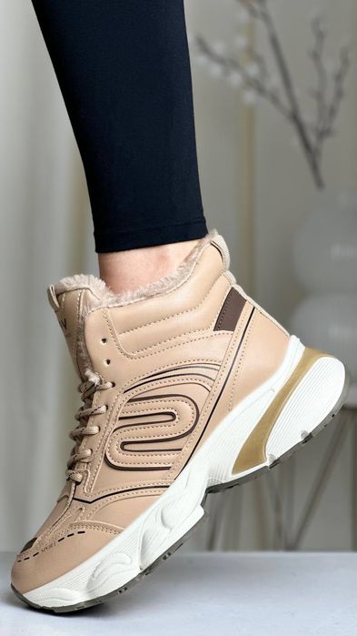 Жіночі зимові кросівки