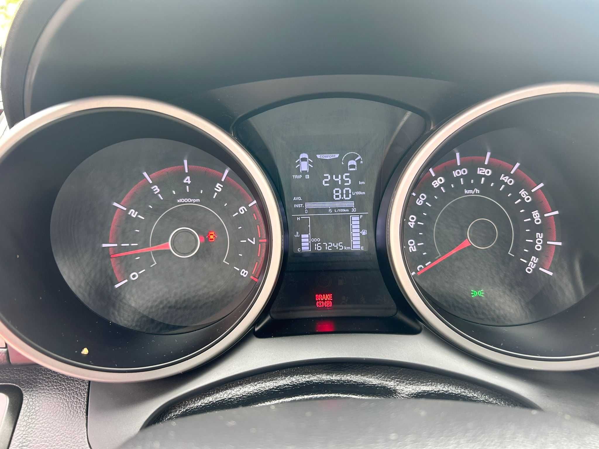 SsangYong Tivoli 1.6 130KM LPG czerwony z czarnym dachem