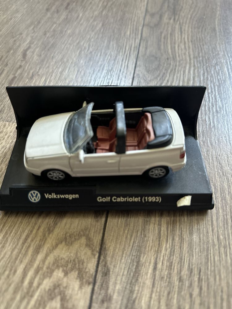 Моделька машинки Volkswagen Golf Cabriolet 1993