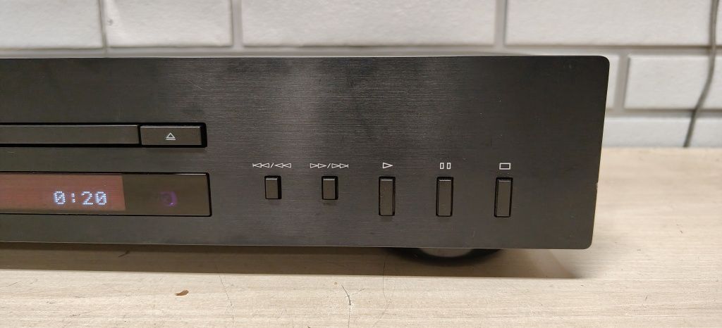 Odtwarzacz CD player YAMAHA CD-S300. USB