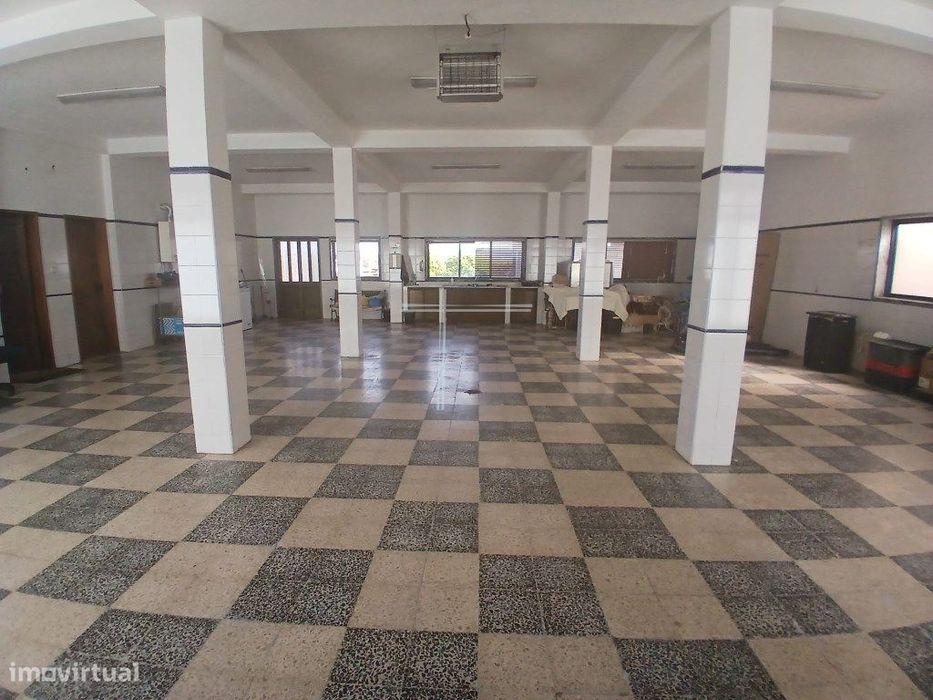 Armazém com 131m2 - Quinta do Conde