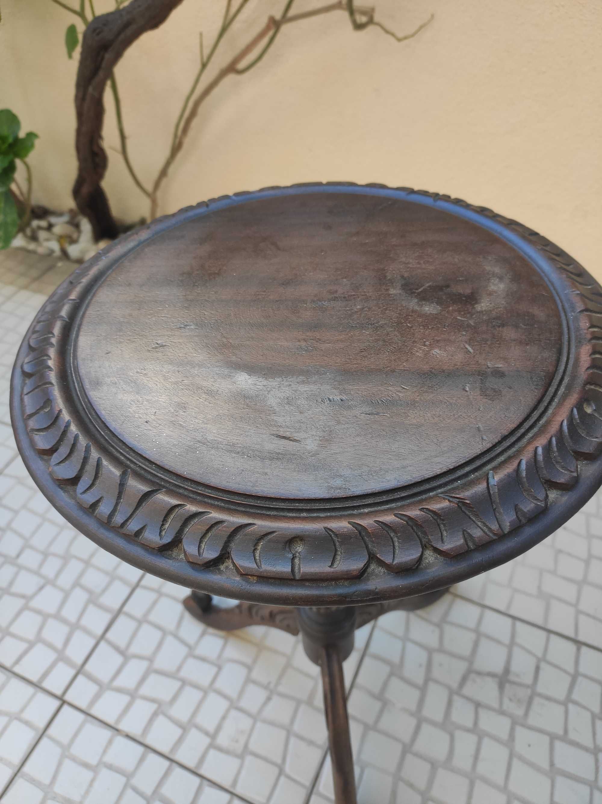 Mesa de madeira para restauro