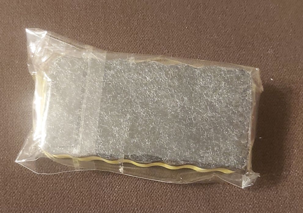 Gąbka do tablicy suchościeralnej.