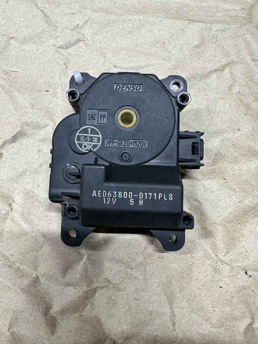 Продам моторчік заслонки пічки Toyota camry 40