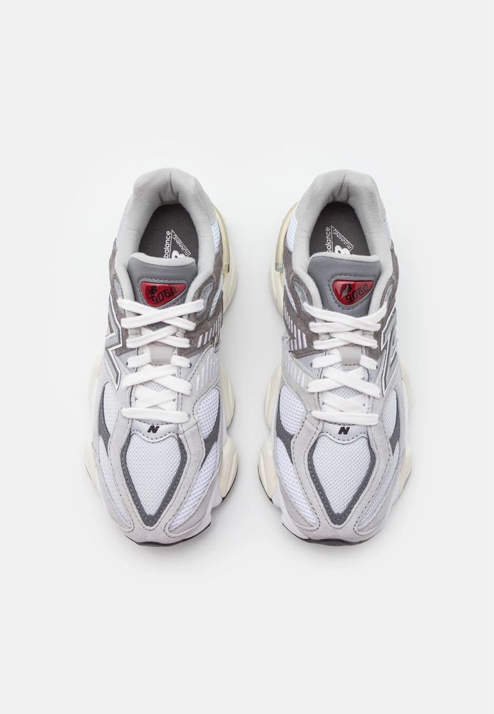 Кросівки жіночі New Balance 9060 sneakers in gray multi