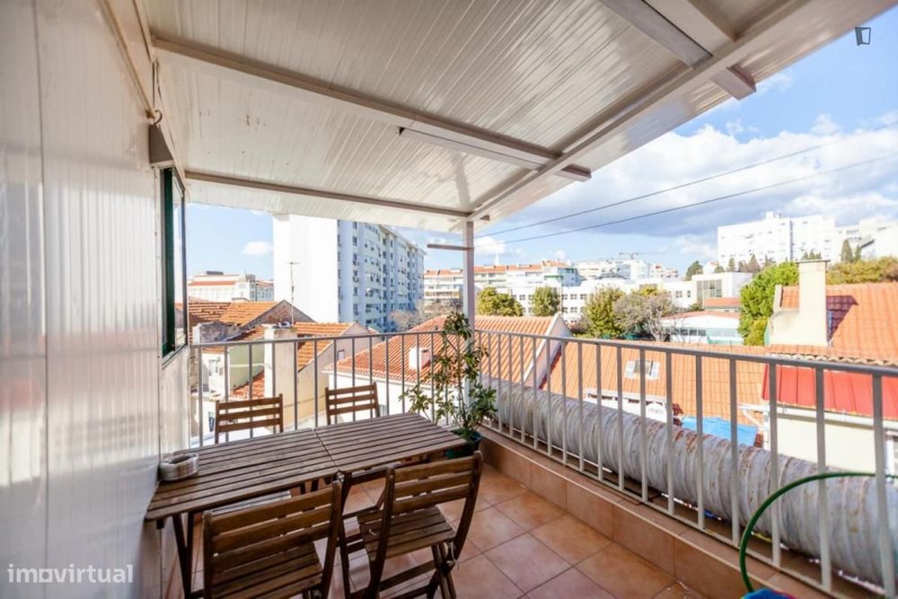 Quarto - localizado em Estrela Lisbon