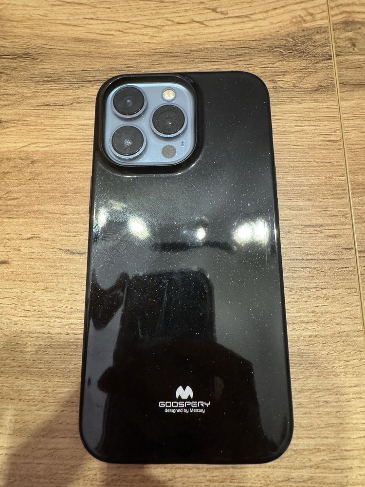 Różne etui iphone 13 pro