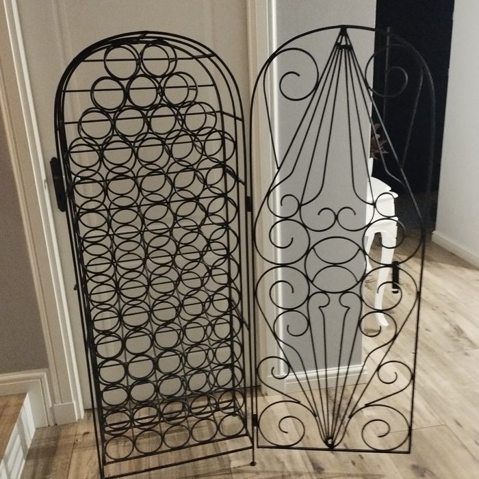 Metalowy stojak , szafka na wino