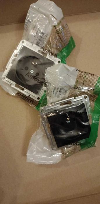 Gniazdo pojedyncze z uziemieniem Antracyt Schneider Asfora - 2 szt.