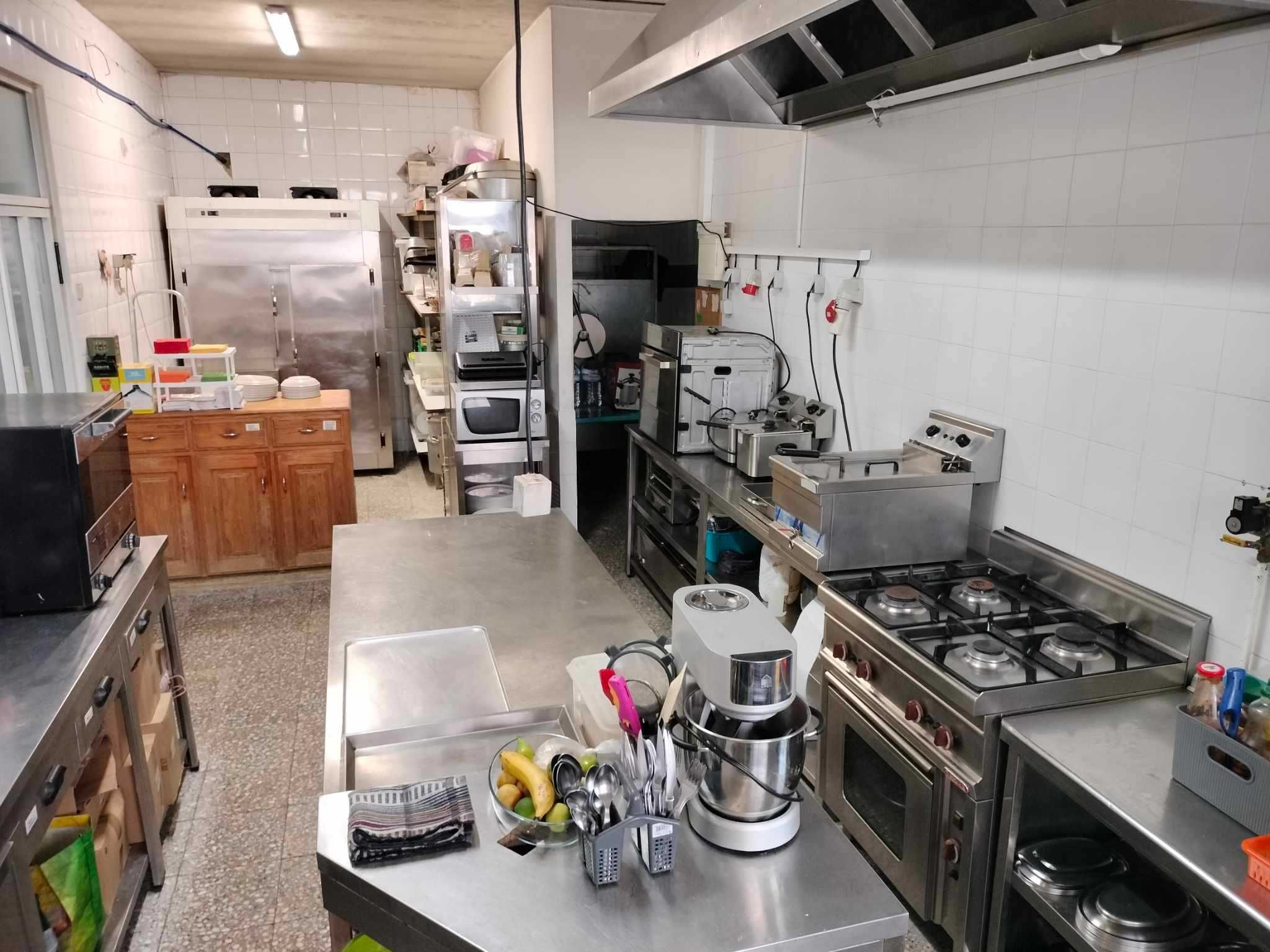 TRESPASSE de ASSAMENTO DE LEITÕES com restaurante. Renda: 720€