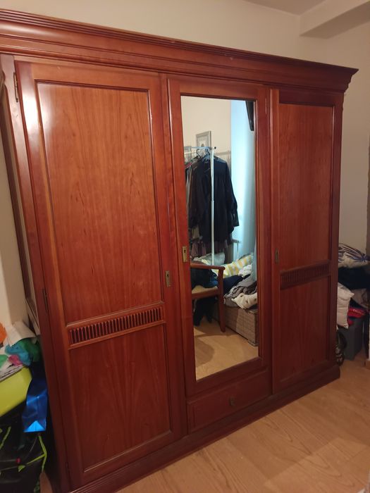 Roupeiro em cerejeira