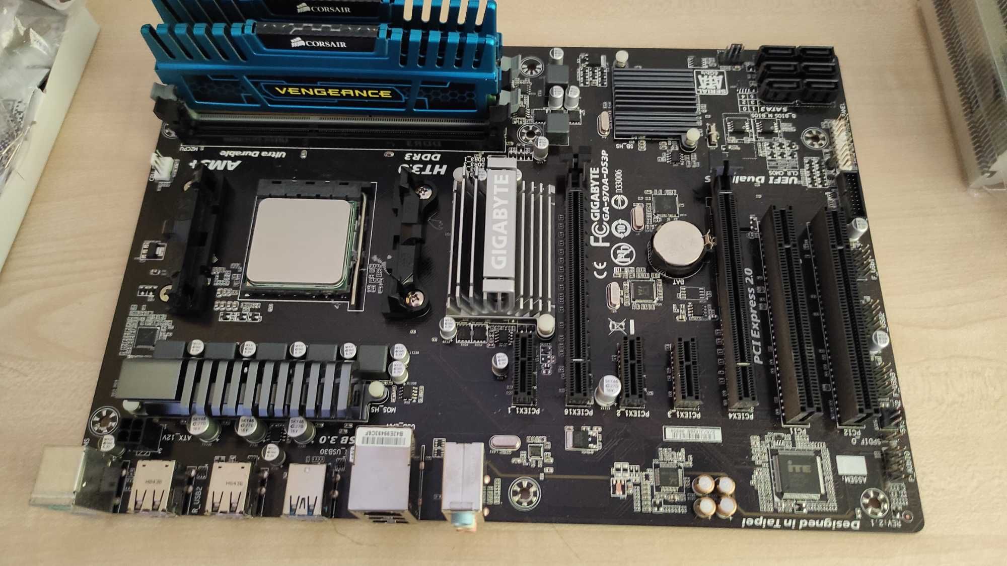 Płyta główna Gigabyte 970a ds3p plus procesor AMD FX8120 i ram Corsair