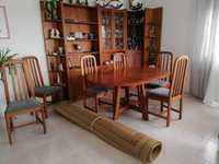Móvel de sala com mesa e cadeiras + tapete