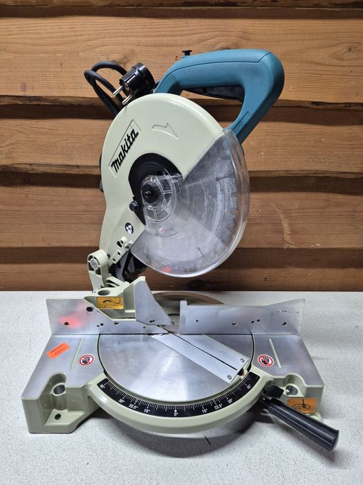 Makita Piła Ukośnica 255mm LS1040