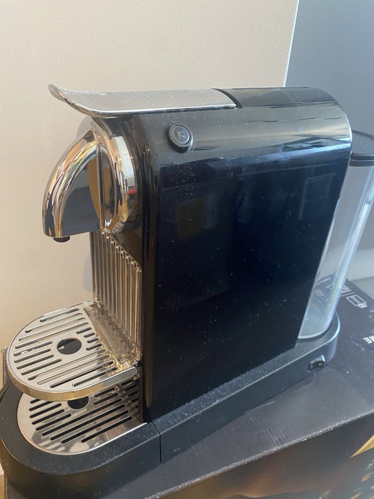 Máquina de café Nespresso Citiz, para peças