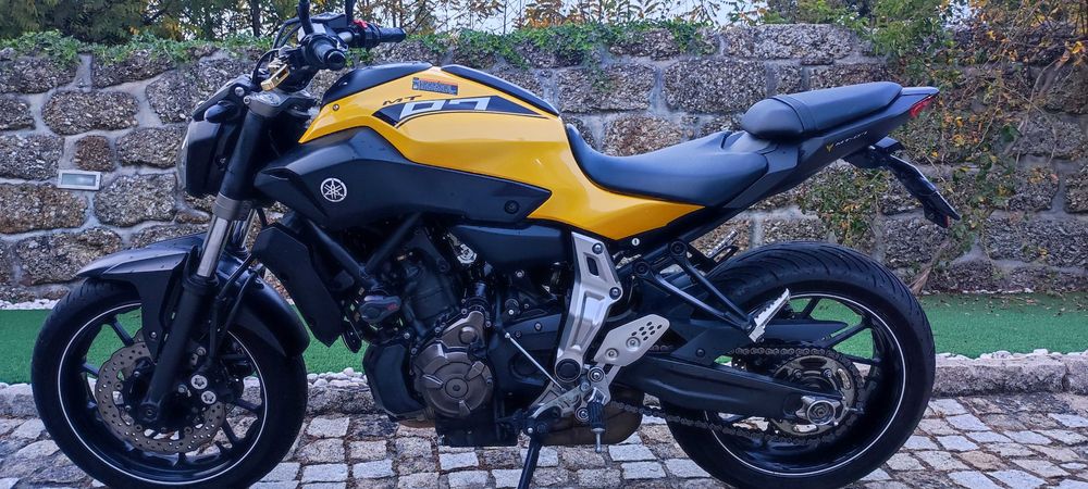 Yamaha MT-07 Amarela