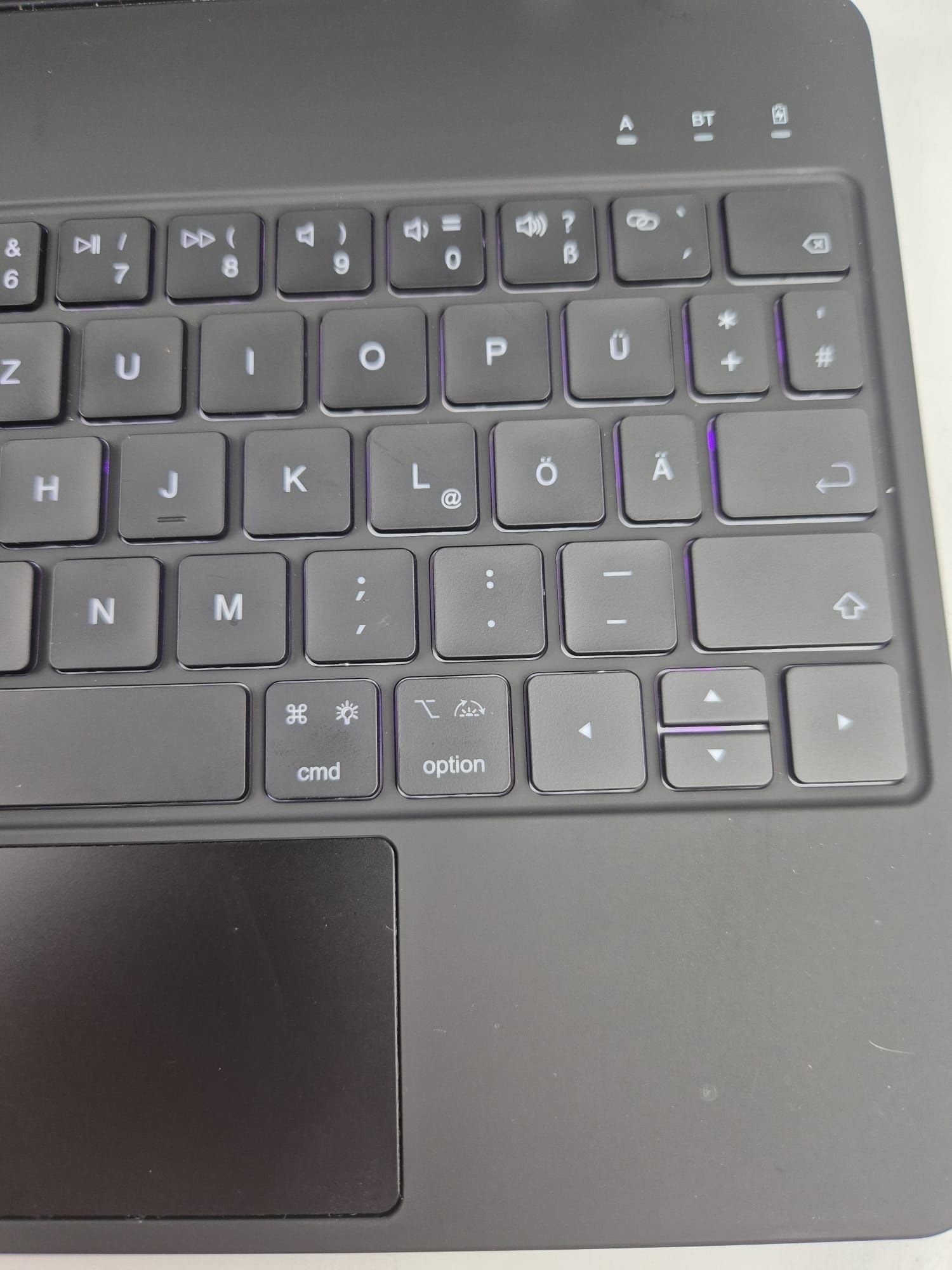 Klawiatura z etui na iPad pro 11,magnetyczna ,niemiecki układ klawiszy