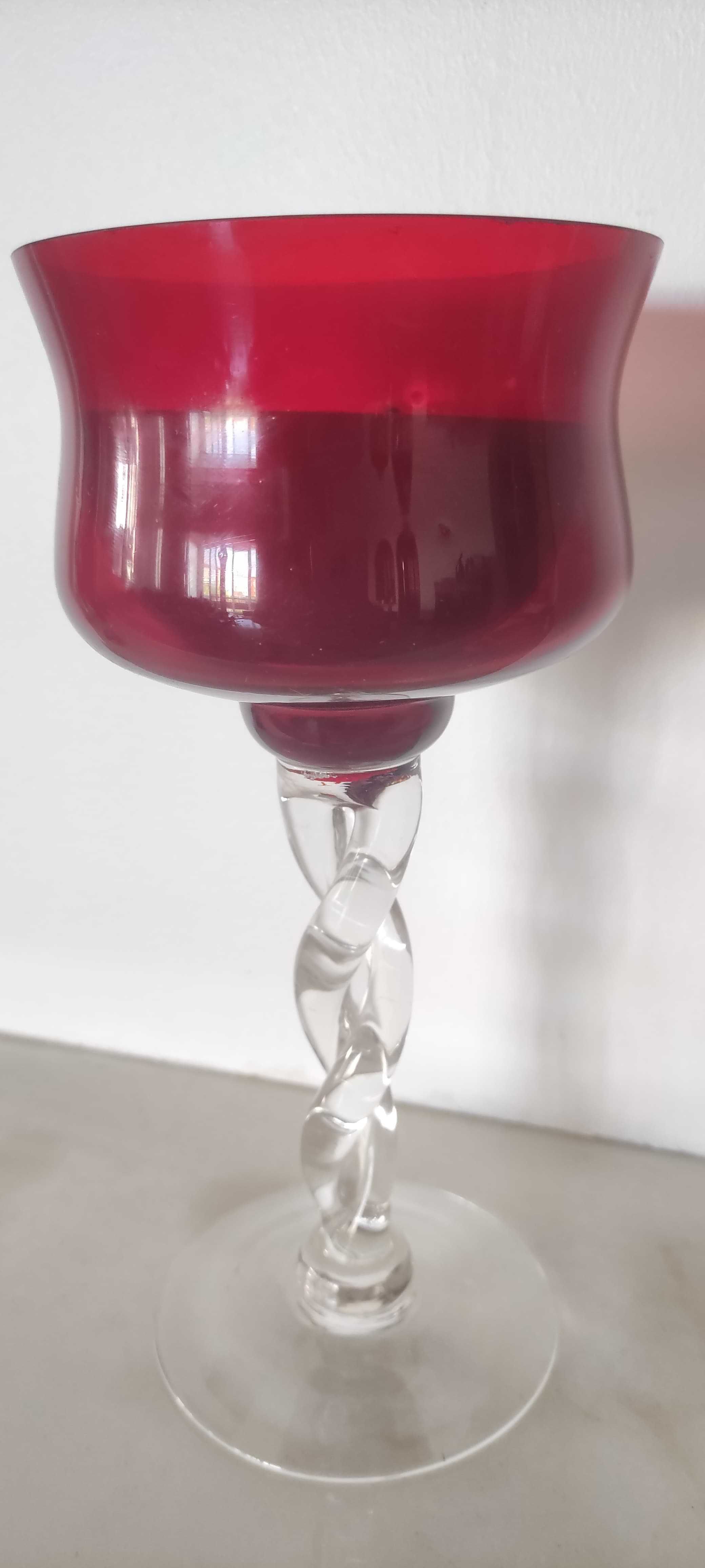Peças de decoração, copos velas, artesanato.