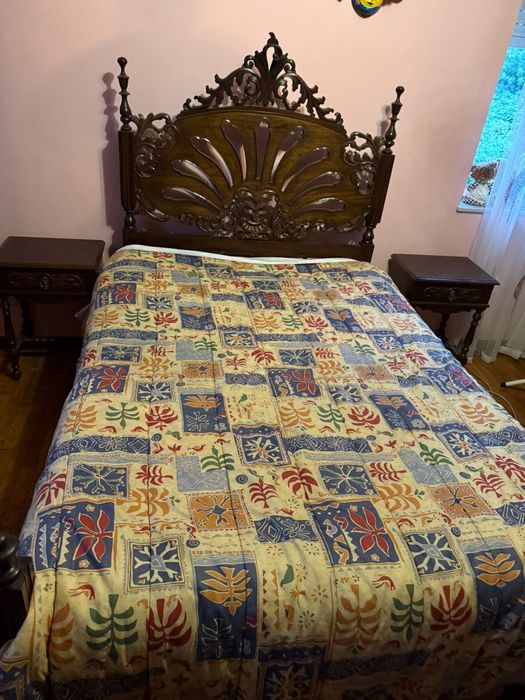 Cama mais 2 mesinhas